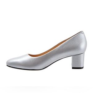 Women's Trotters Kari Grey Pearlized
New - size 7 1/2